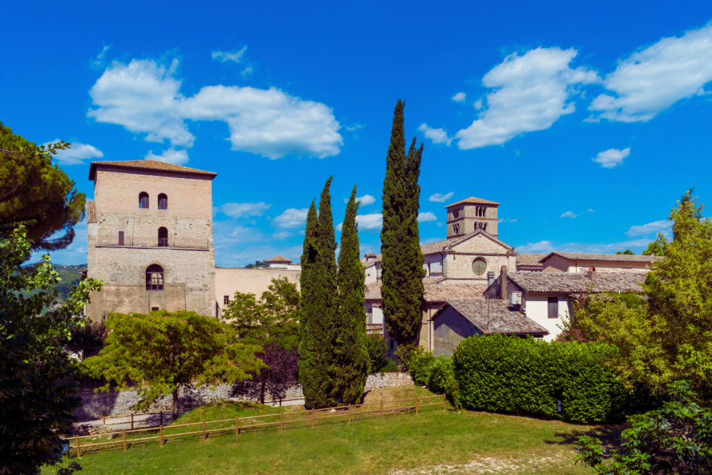 Benediktinerklosteret Farfa i Lazio, Italia – et historisk kloster kjent for sin middelalderarkitektur og rike religiøse arv.