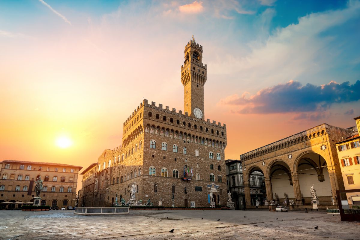 Piazza della Signoria i Firenze med Palazzo Vecchio – stedet der Michelangelos David ble reist i 1504 som symbol på den florentinske republikken.