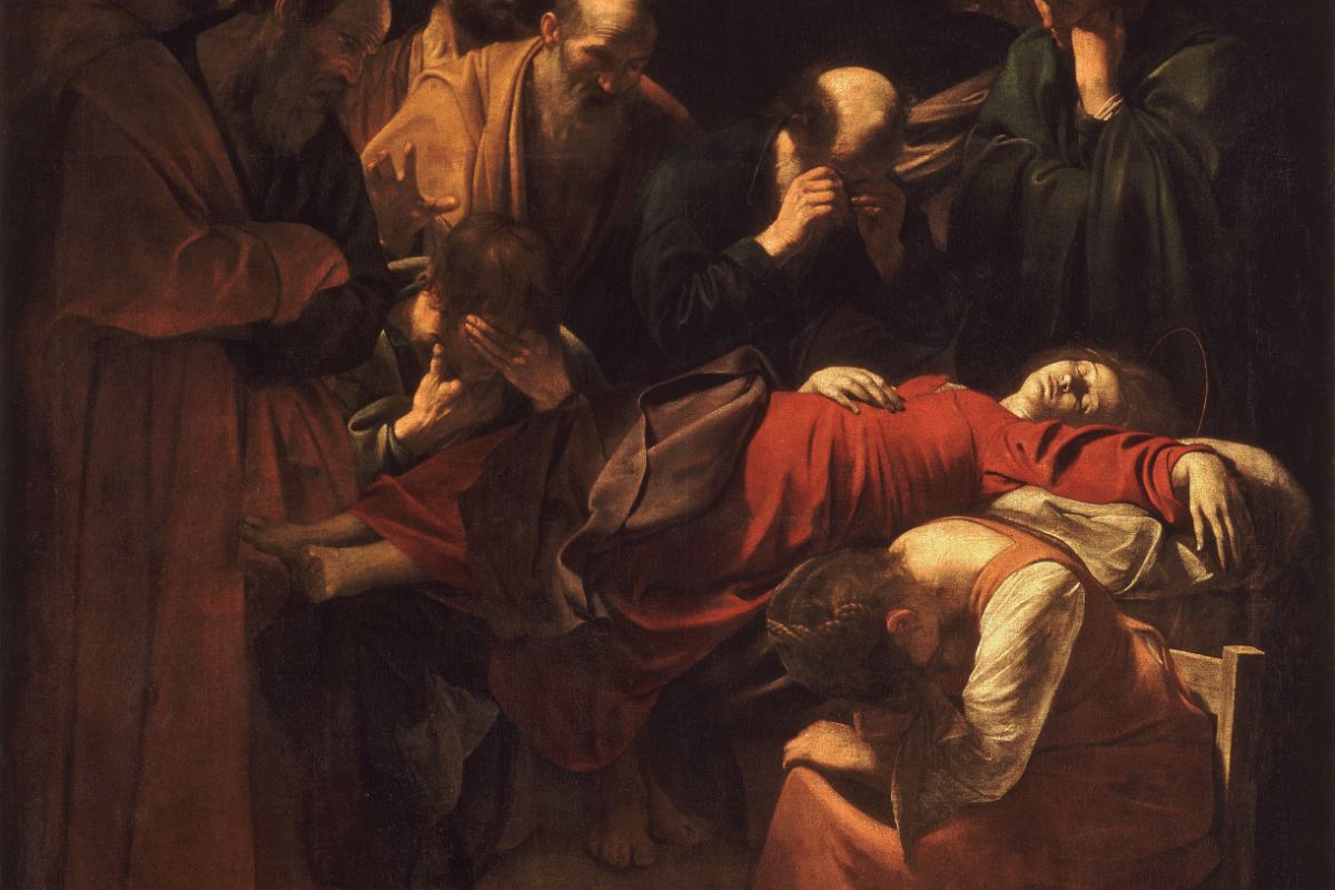 Caravaggios Jomfru Marias død – et realistisk og gripende maleri som viser Maria død omgitt av sørgende apostler. Den mørke bakgrunnen og det røde lyset skaper en dramatisk stemning. Utstilt i Louvre i Paris.
