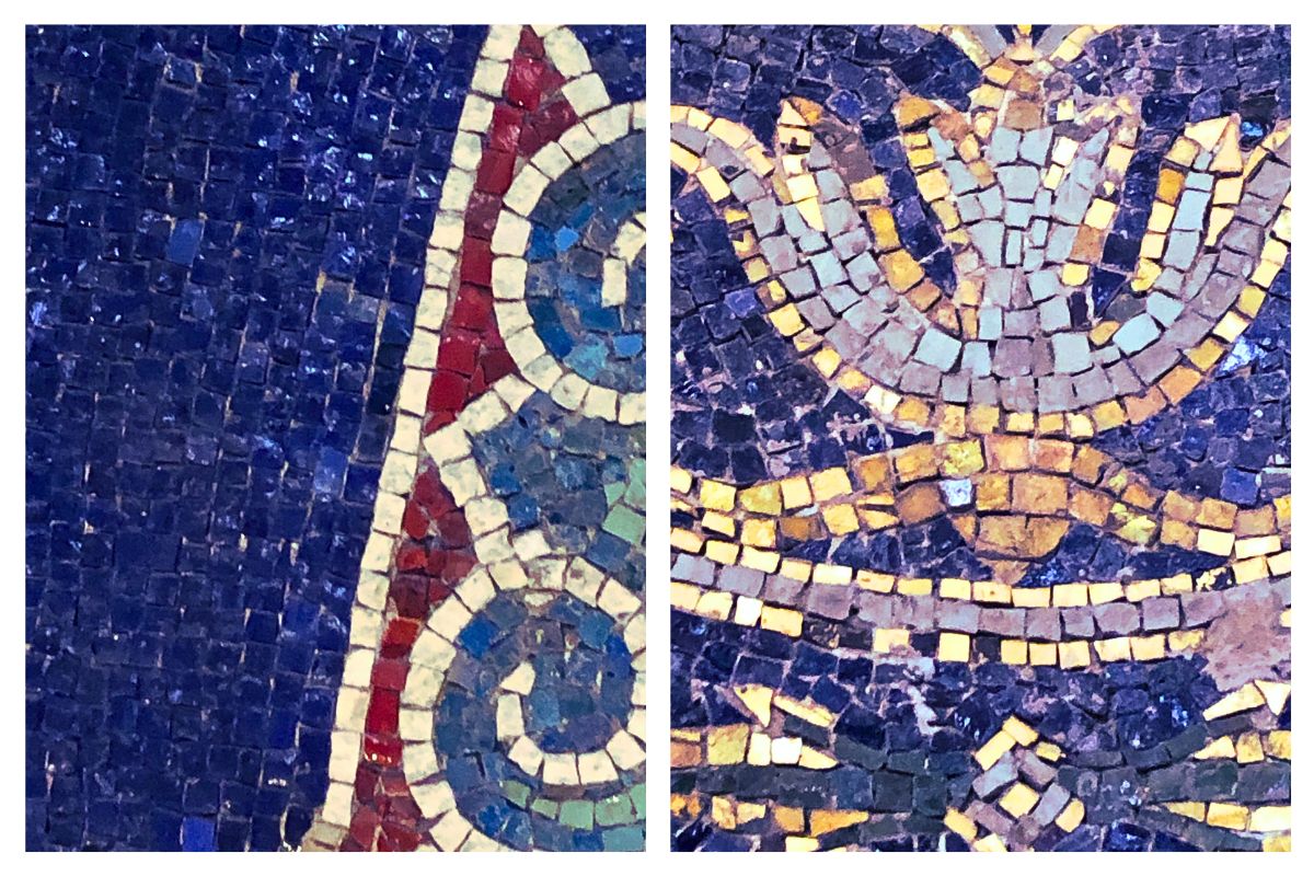 Detalj av bysantinske mosaikker i Ravenna med blå, gull og røde tesserae som viser intrikate mønstre og dekorative elementer.